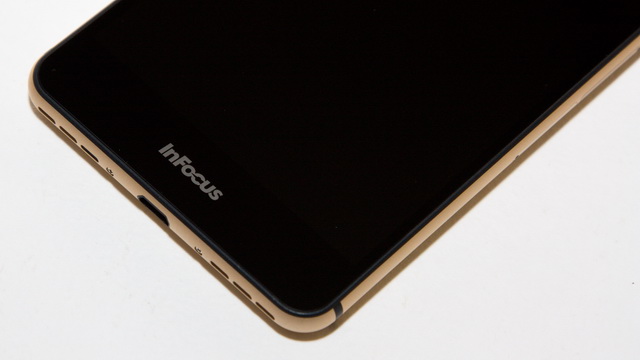 InFocus M560 Review - Down face side