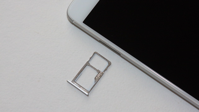 Meizu M3 Note Review - SIM slot