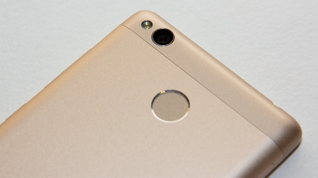 Xiaomi Redmi 3s Review - Up back side