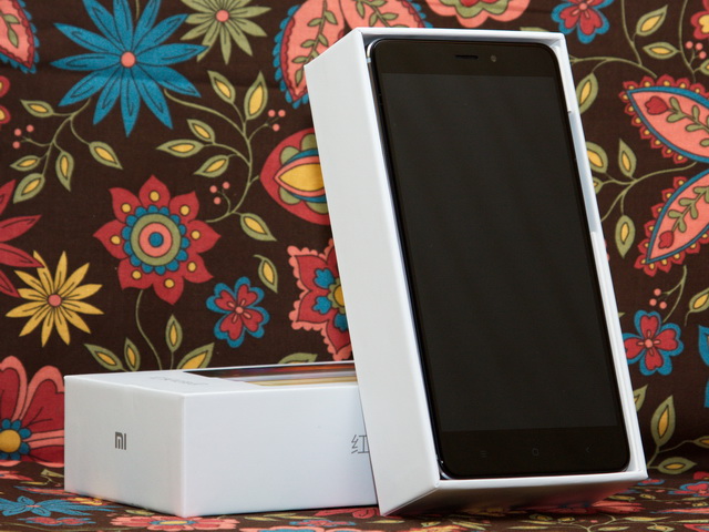 Xiaomi Redmi Note 4 Review - In box